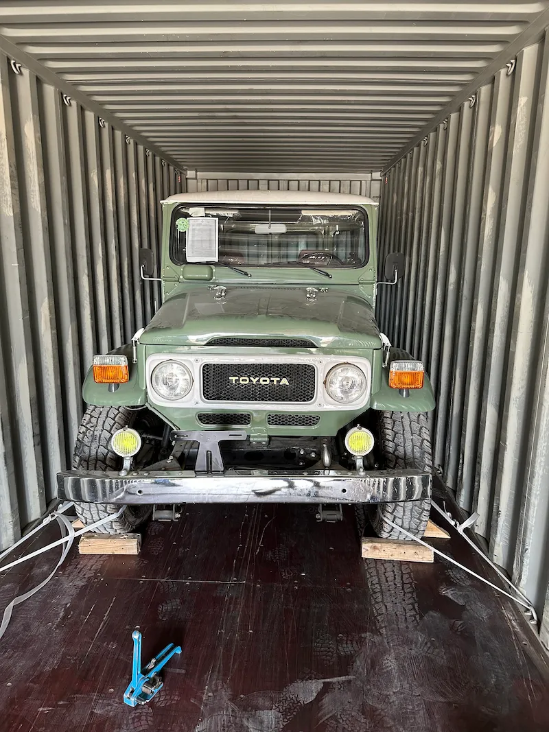 Toyota FJ40 classic car shipping from Dubai